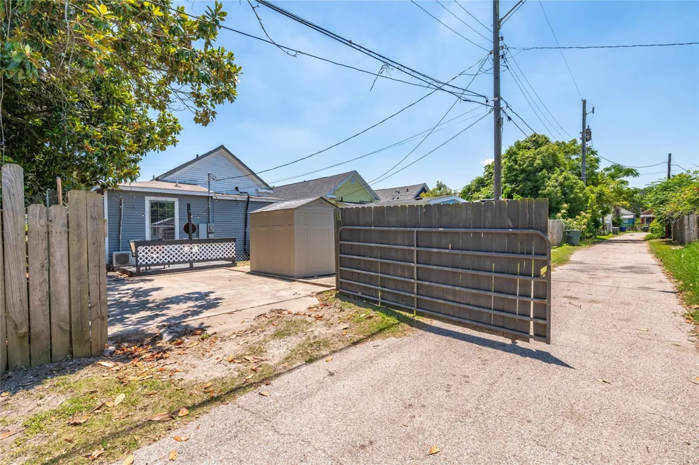 2912 Avenue N 1/2 Galveston, TX 77550