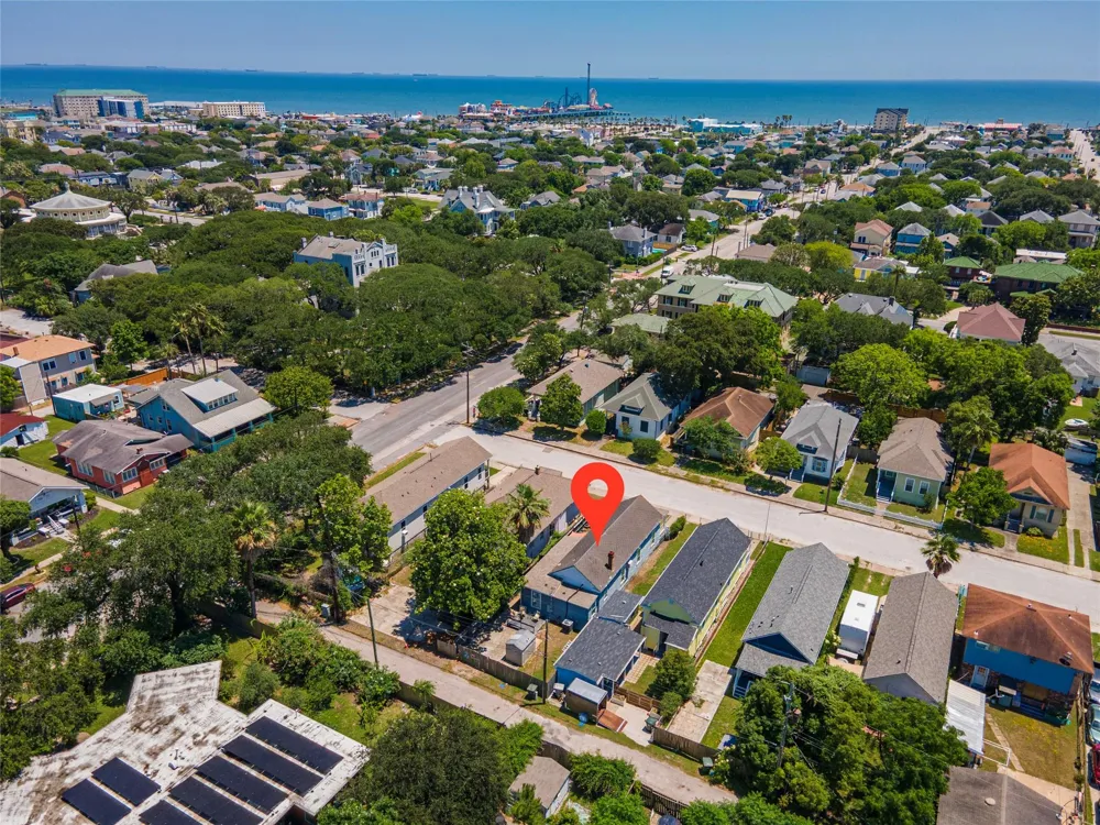 2912 Avenue N 1/2 Galveston, TX 77550