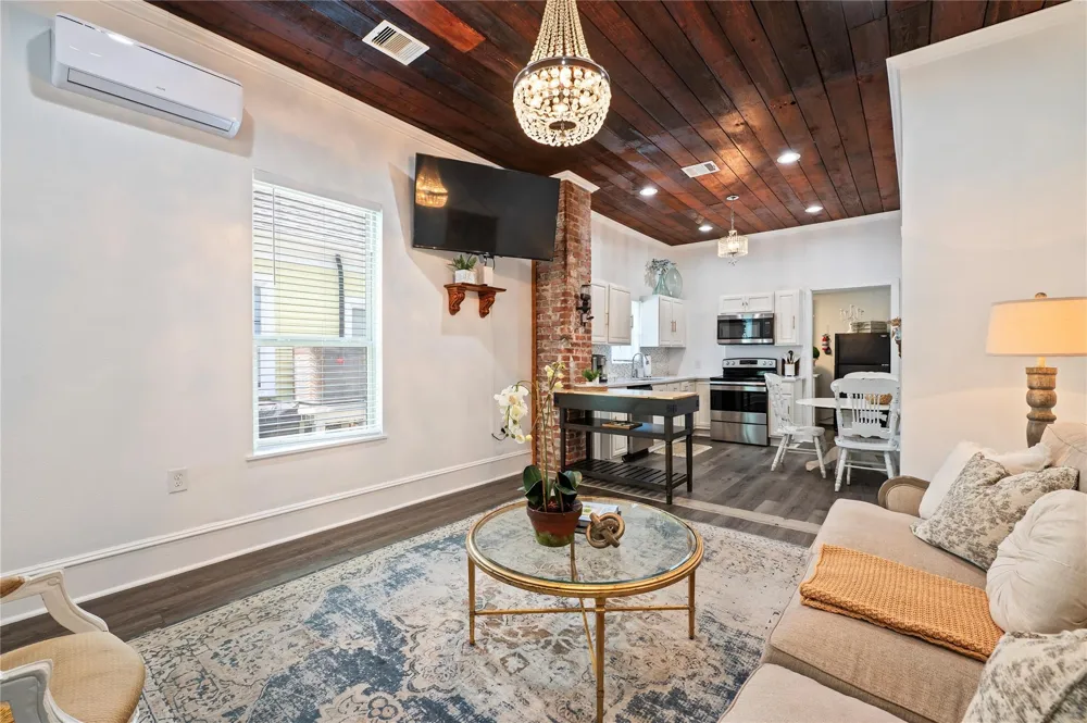 2912 Avenue N 1/2 Galveston, TX 77550
