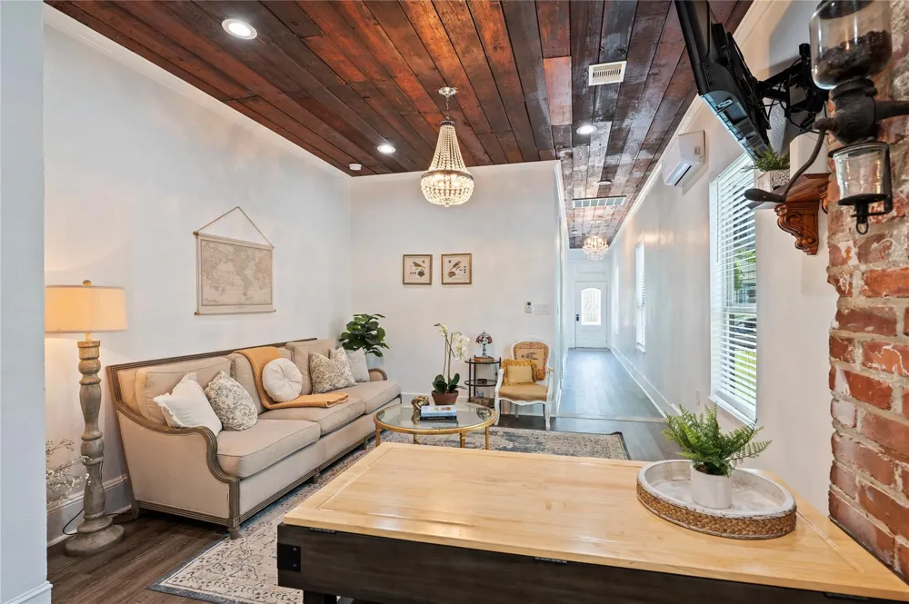 2912 Avenue N 1/2 Galveston, TX 77550