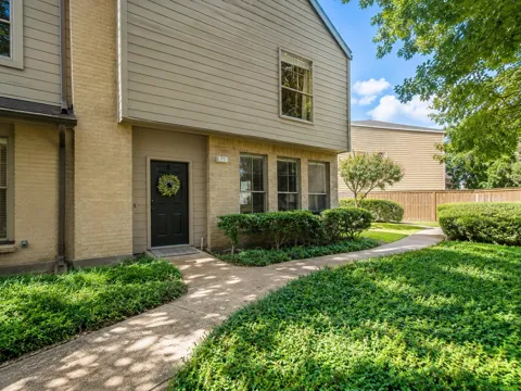 2100 Tanglewilde Street #77