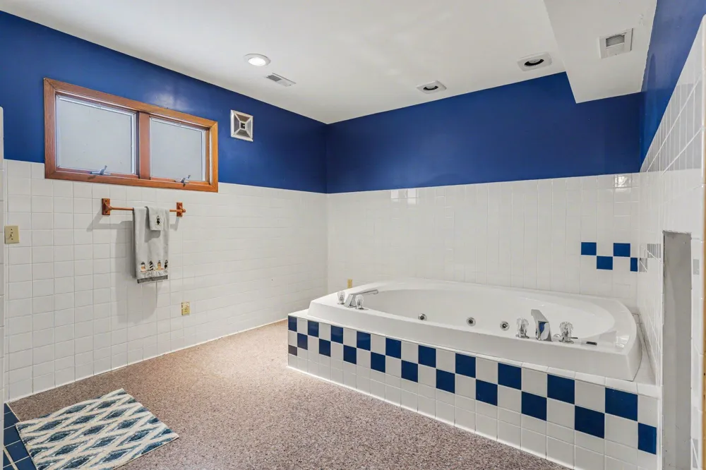 3135 Lakeshore Drive Muskegon, MI 49441
