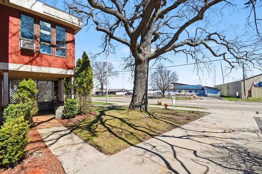 3135 Lakeshore Drive Muskegon, MI 49441