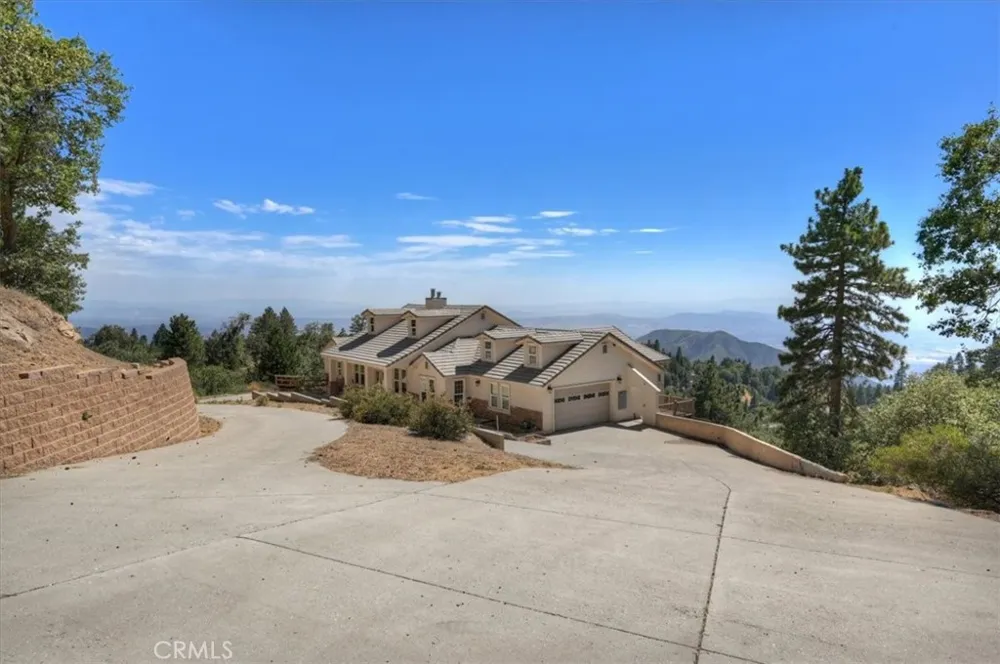 30607 Ferndale Running Springs, CA 92382