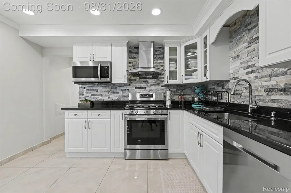 546 Nightingale Street Dearborn City, MI 48128