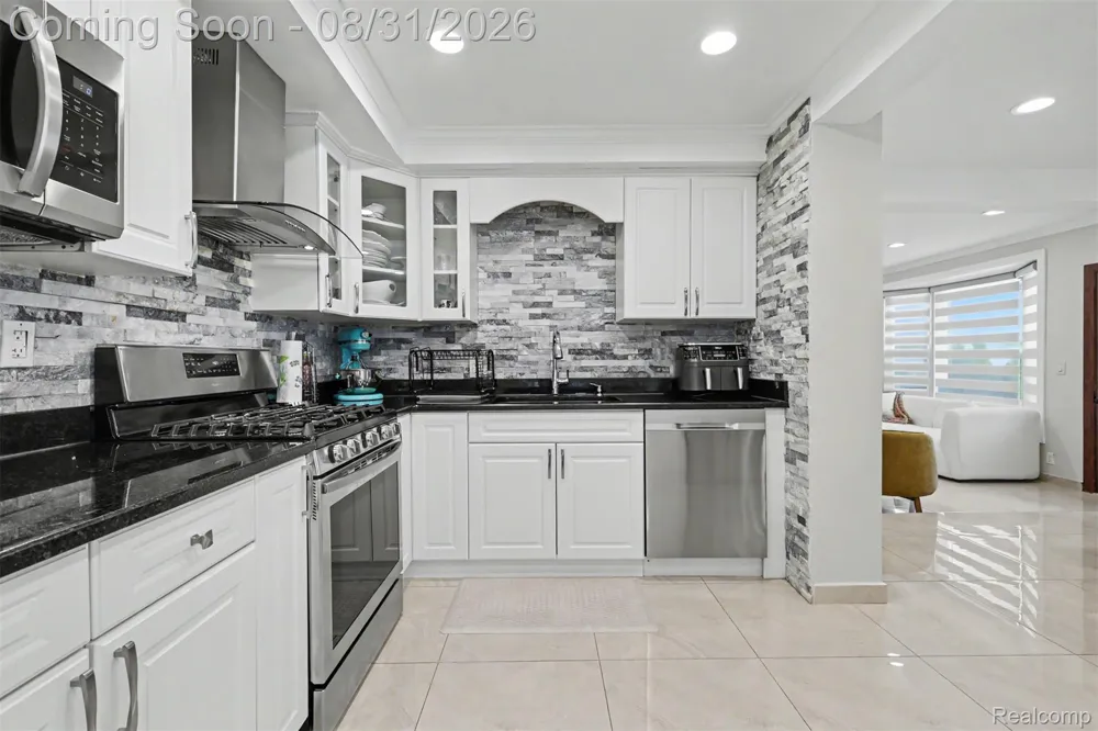 546 Nightingale Street Dearborn City, MI 48128