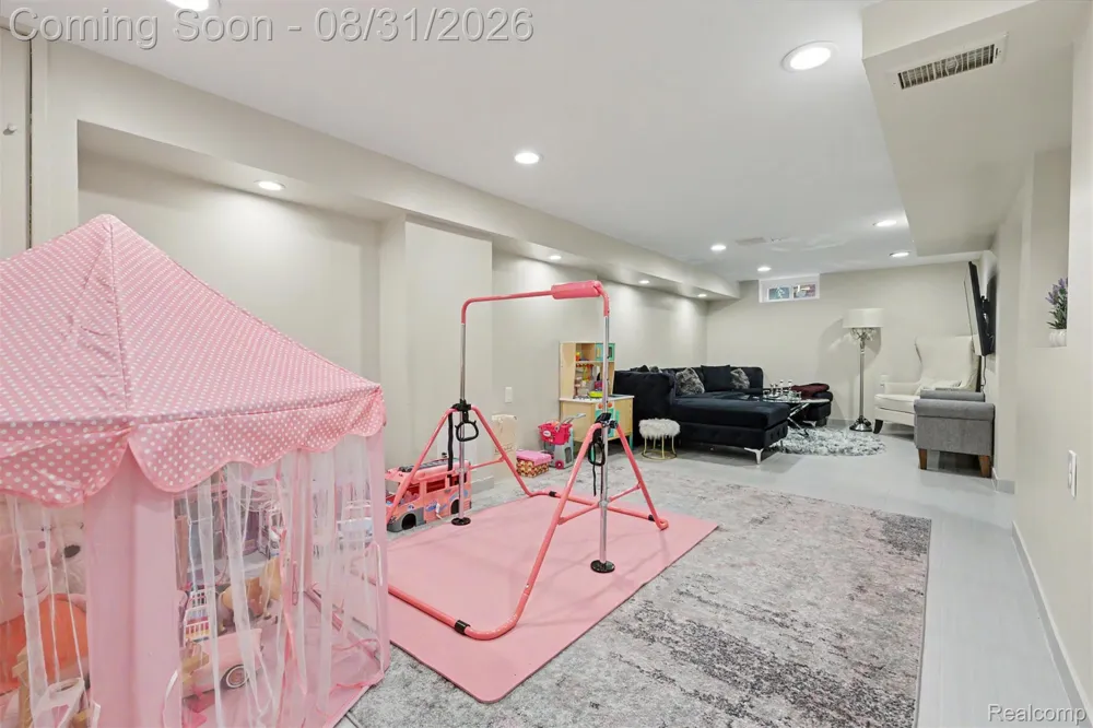 546 Nightingale Street Dearborn City, MI 48128