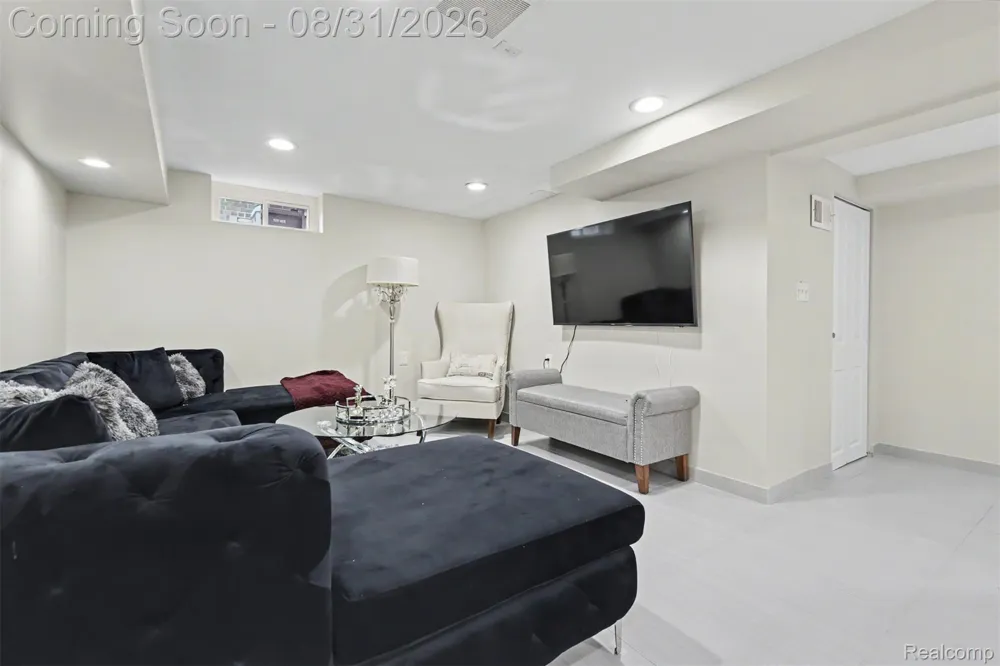 546 Nightingale Street Dearborn City, MI 48128