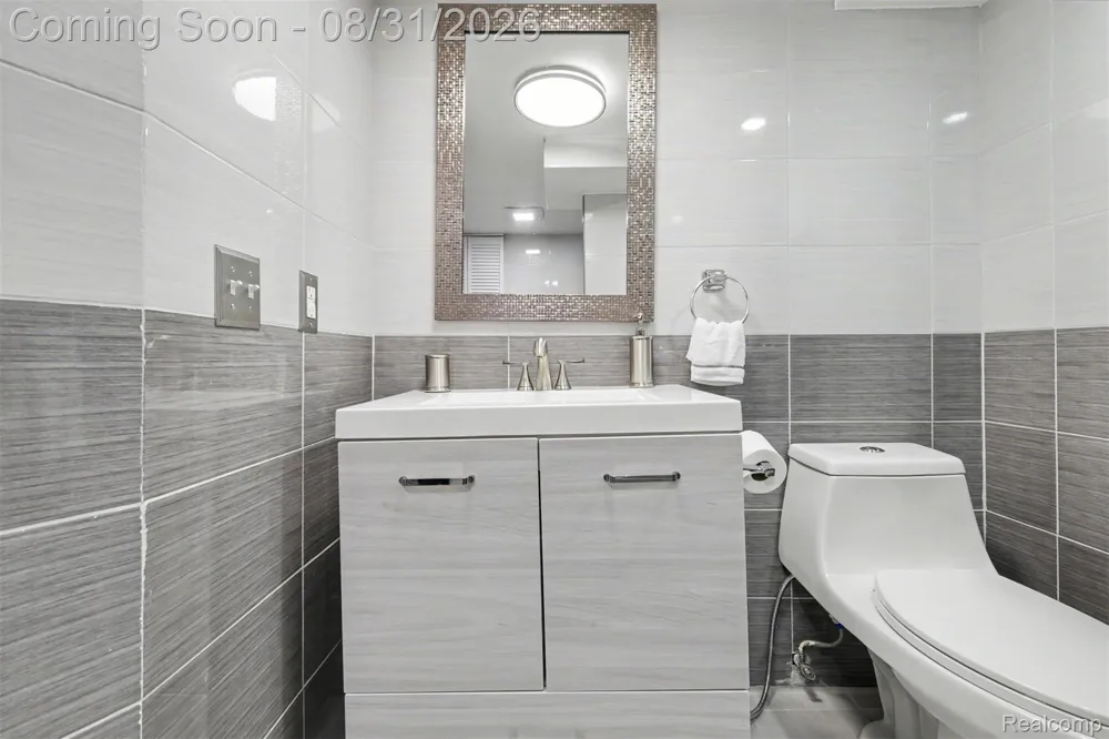546 Nightingale Street Dearborn City, MI 48128