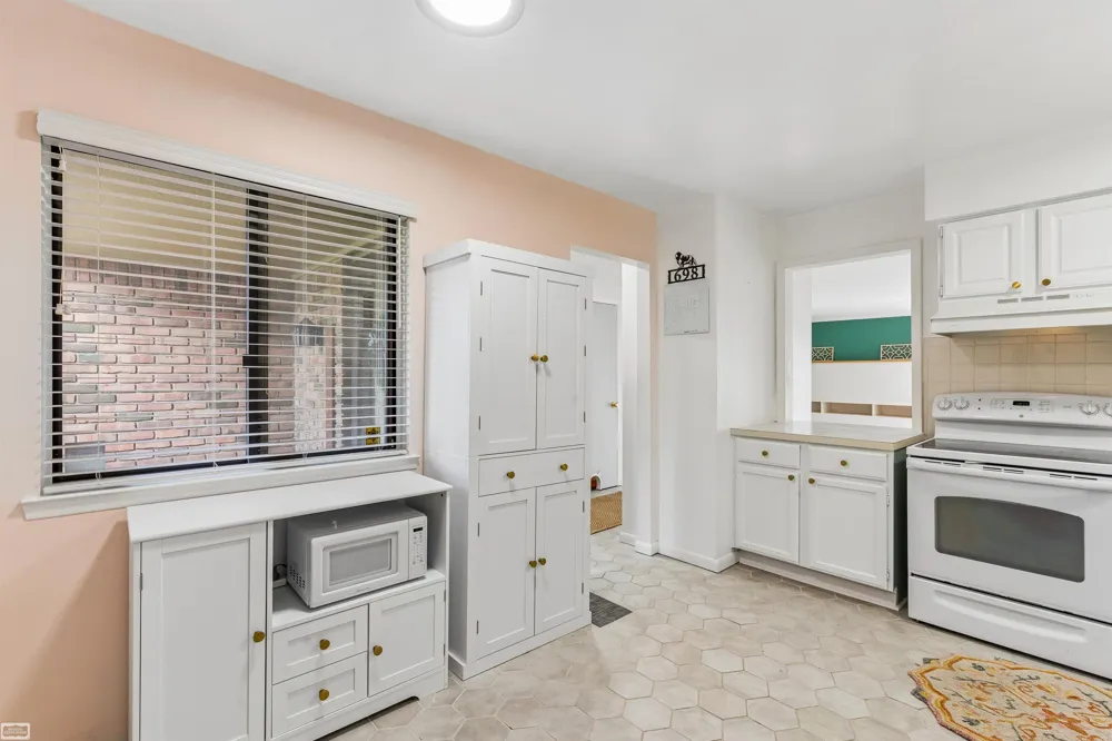 698 Tennyson Court Rochester Hills City, MI 48307