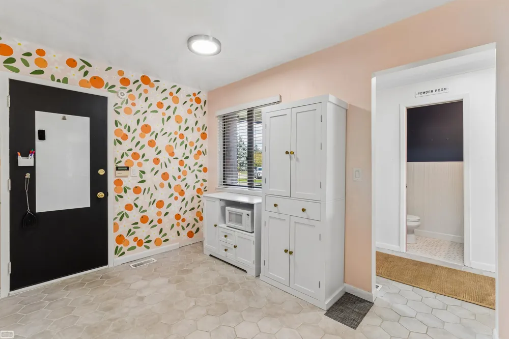698 Tennyson Court Rochester Hills City, MI 48307