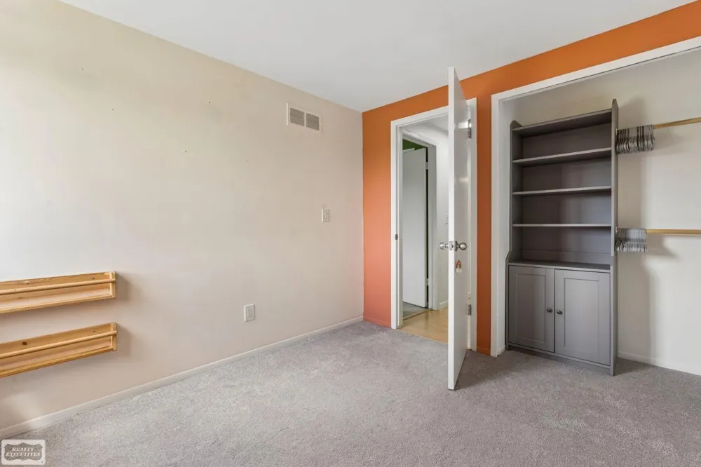 698 Tennyson Court Rochester Hills City, MI 48307