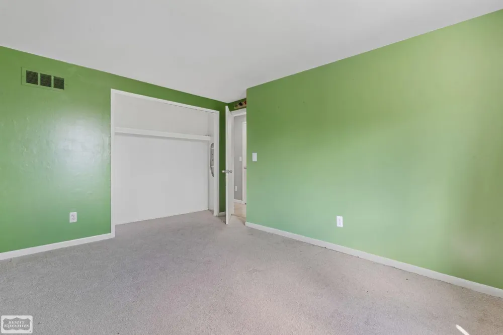 698 Tennyson Court Rochester Hills City, MI 48307