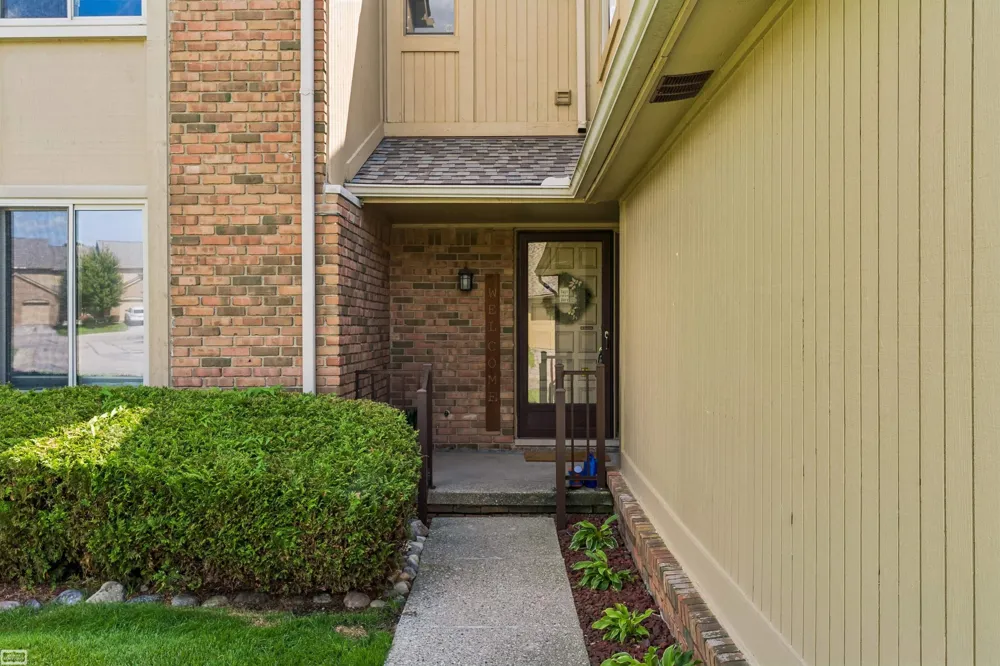 698 Tennyson Court Rochester Hills City, MI 48307