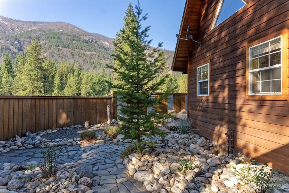 9 Deer Run Loop Road Winthrop, WA 98856