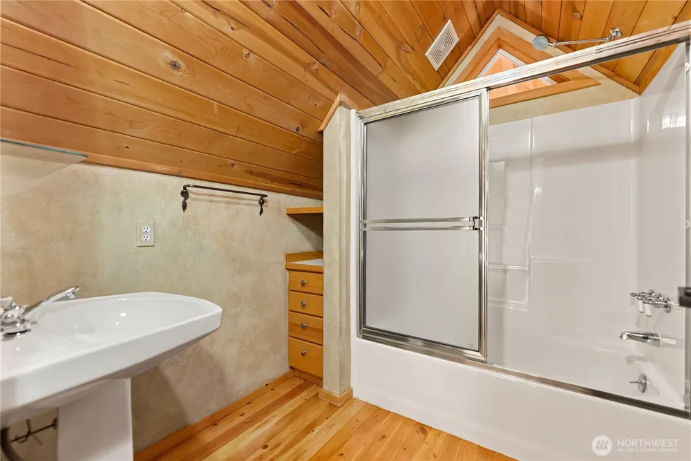 9 Deer Run Loop Road Winthrop, WA 98856