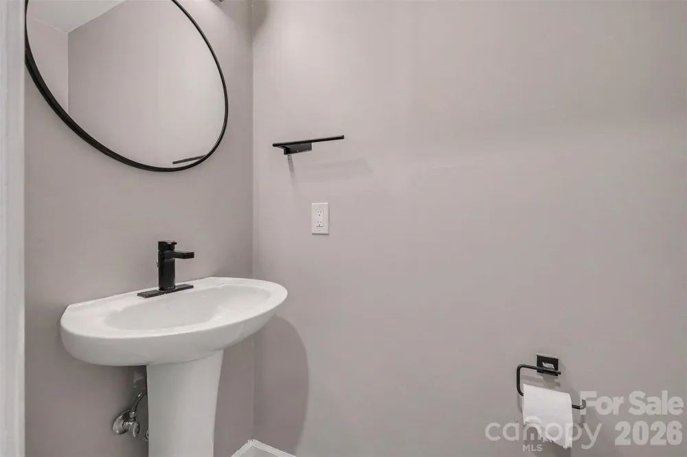 3322 Heathstead Place Charlotte, NC 28210