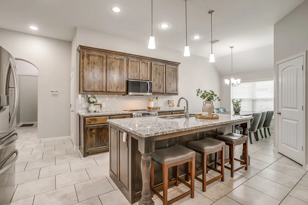 2721 Buffalo Run Burleson, TX 76028