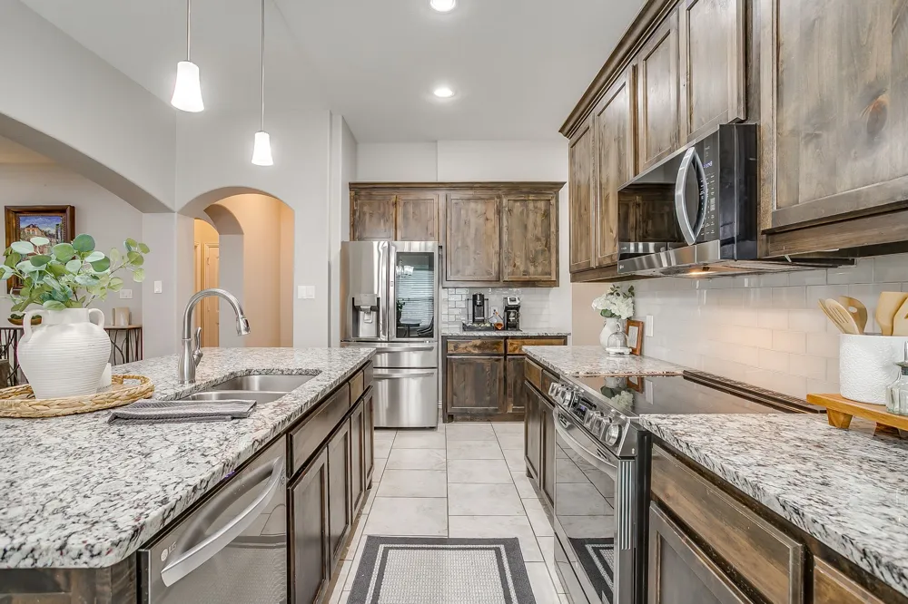 2721 Buffalo Run Burleson, TX 76028