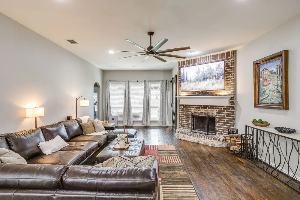 2721 Buffalo Run Burleson, TX 76028