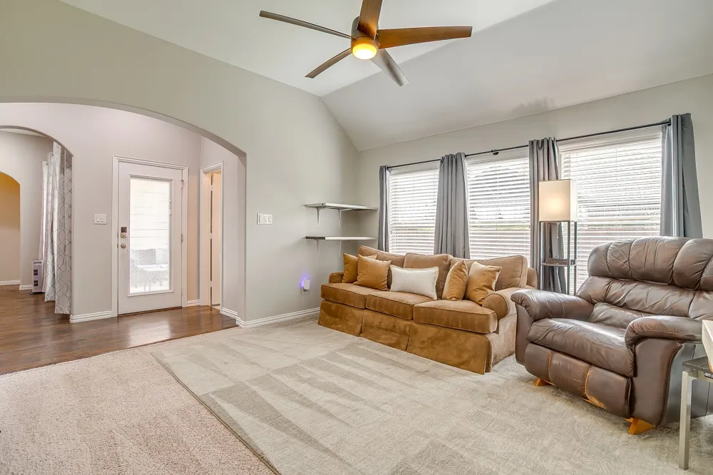 2721 Buffalo Run Burleson, TX 76028