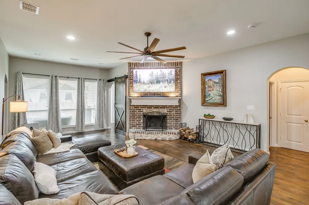 2721 Buffalo Run Burleson, TX 76028