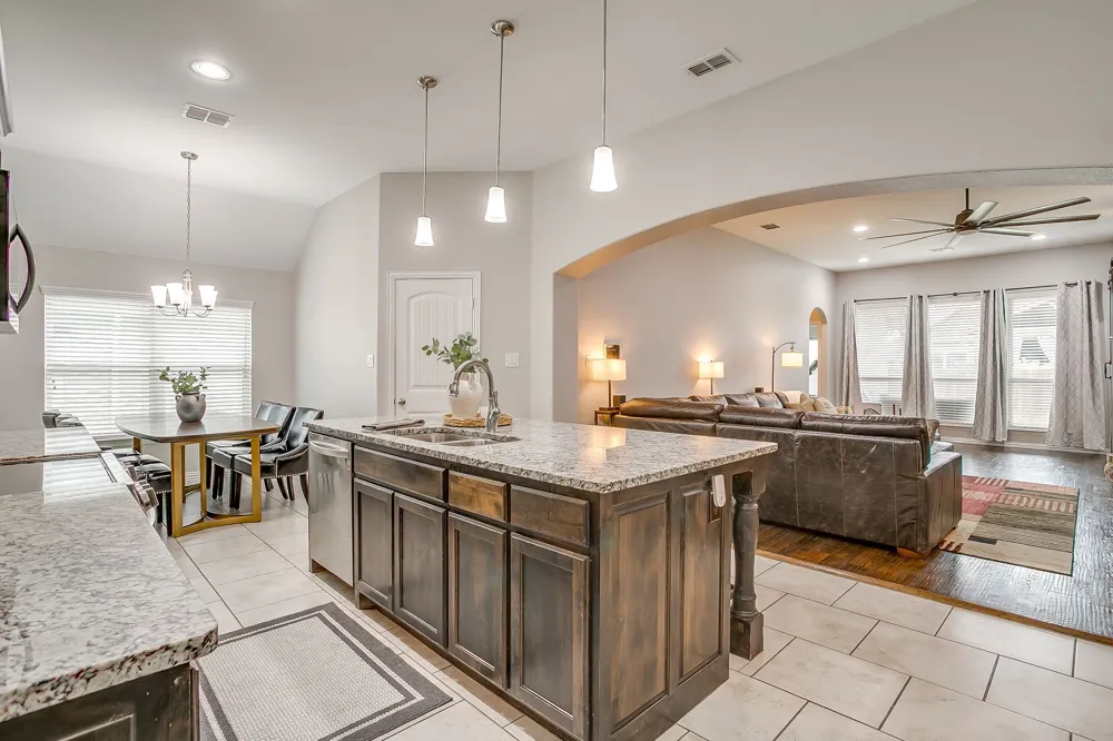 2721 Buffalo Run Burleson, TX 76028