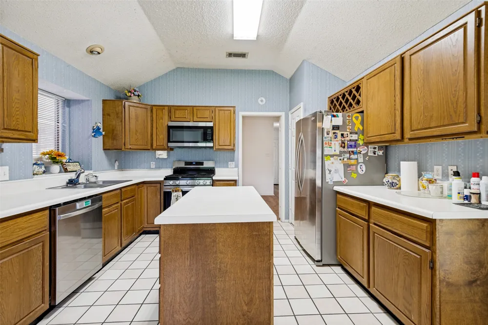 821 Creek Valley Road Mesquite, TX 75181