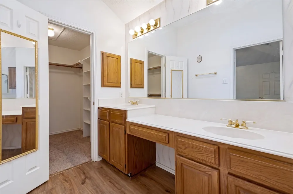 821 Creek Valley Road Mesquite, TX 75181