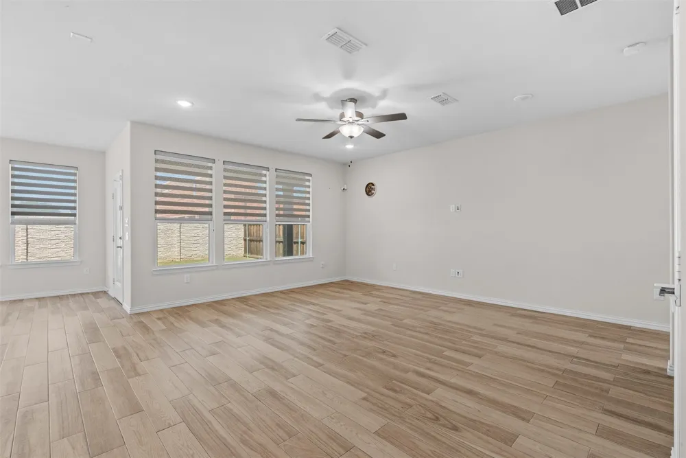 9919 Bates Street Irving, TX 75063