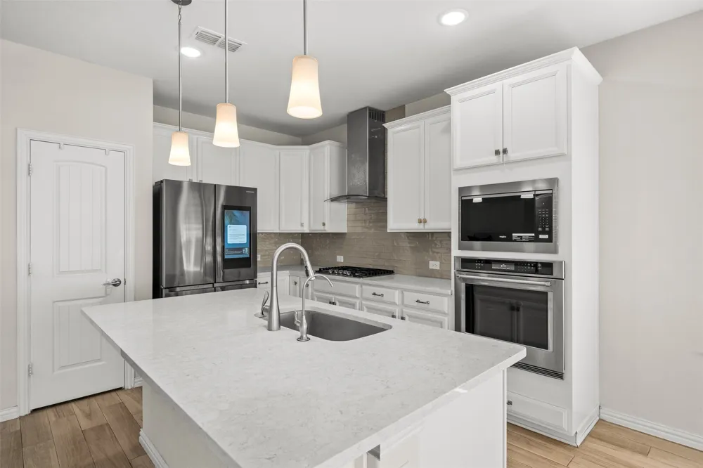 9919 Bates Street Irving, TX 75063