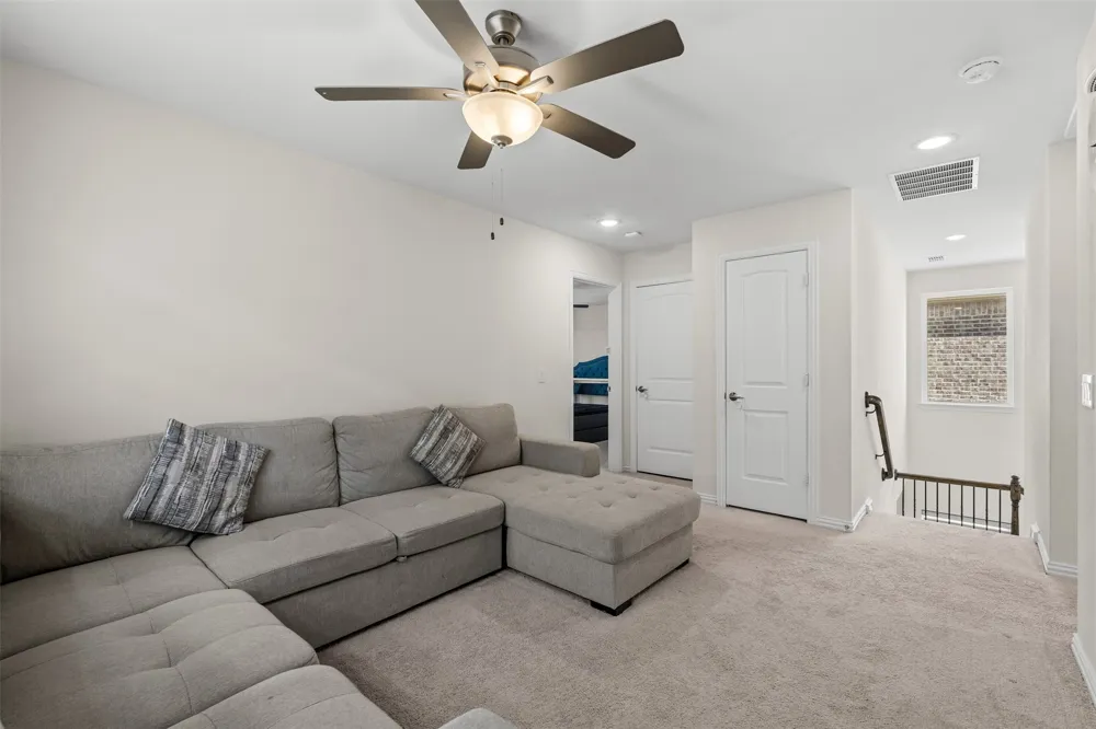 9919 Bates Street Irving, TX 75063