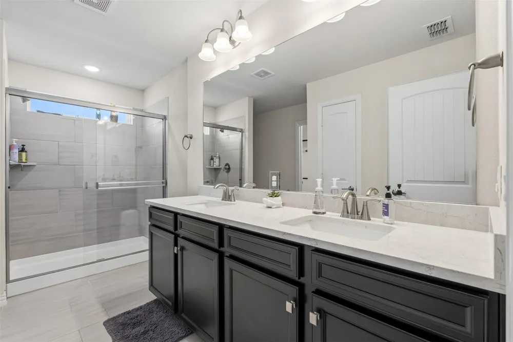 9919 Bates Street Irving, TX 75063