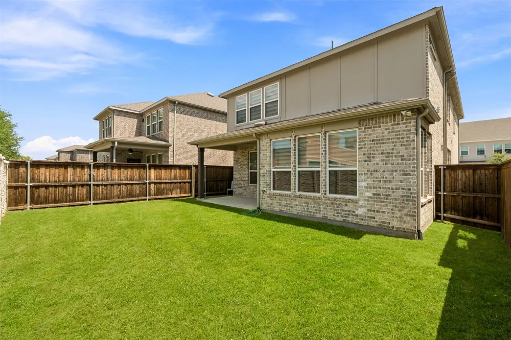 9919 Bates Street Irving, TX 75063
