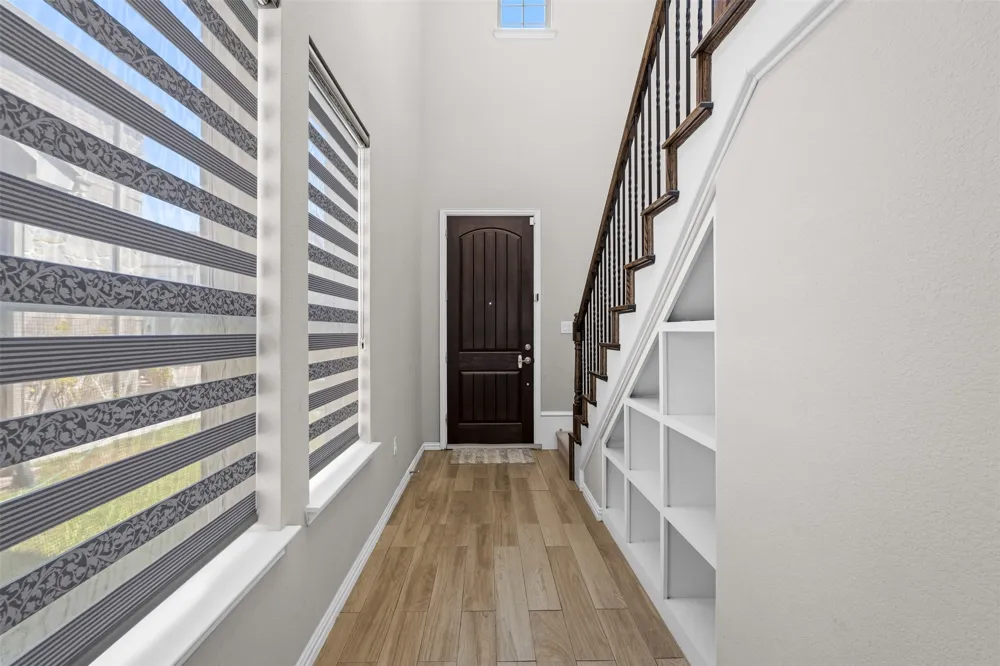 9919 Bates Street Irving, TX 75063