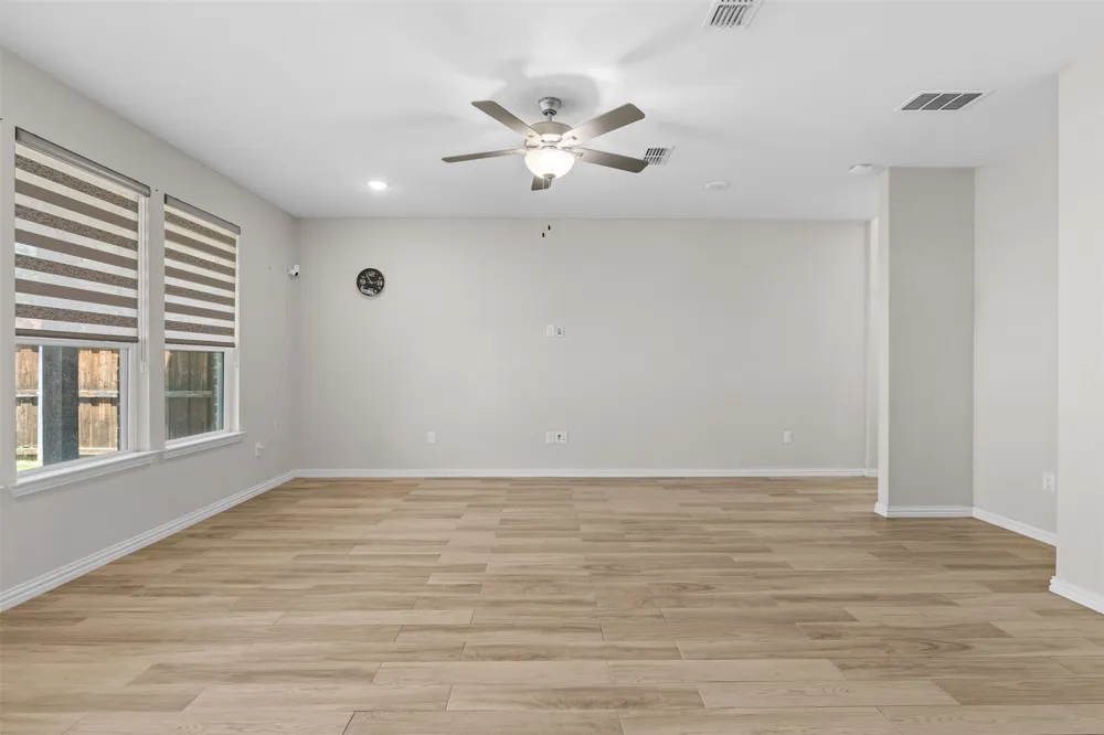 9919 Bates Street Irving, TX 75063