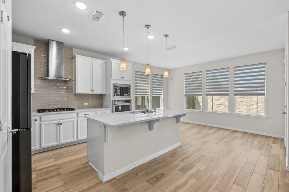 9919 Bates Street Irving, TX 75063