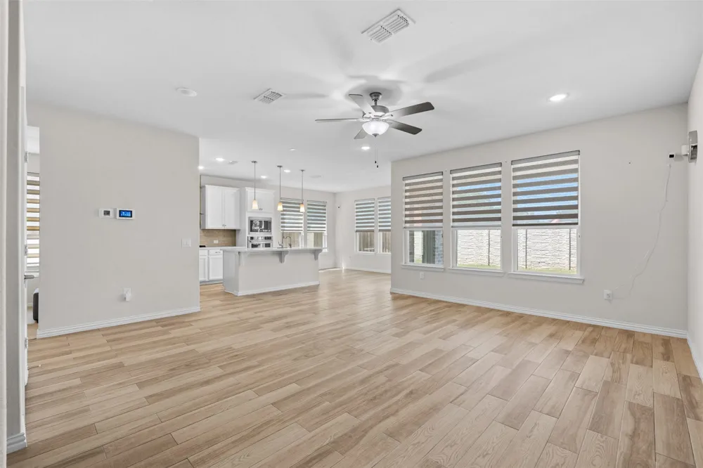 9919 Bates Street Irving, TX 75063