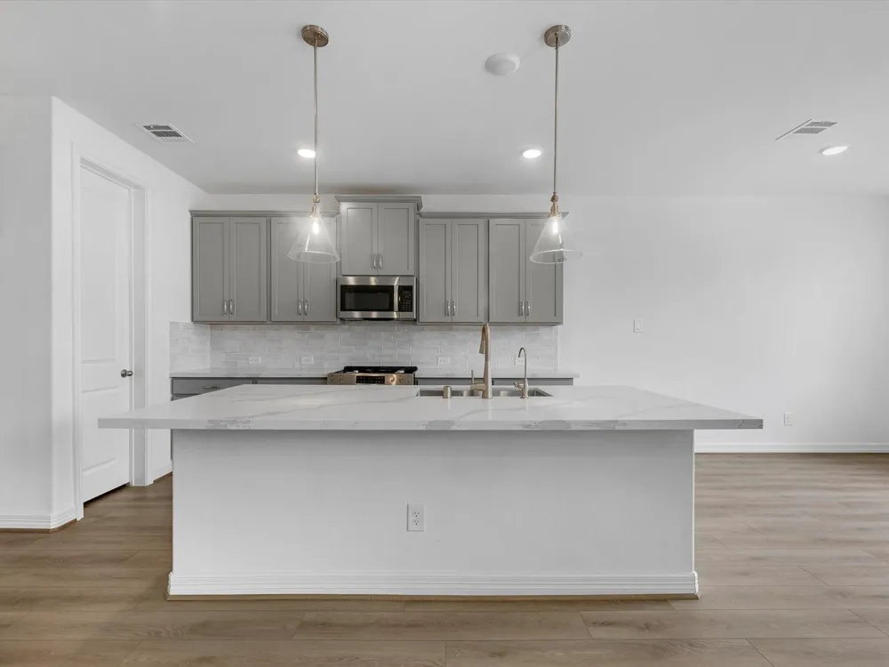7807 Topaz Ridge Drive Angleton, TX 77515