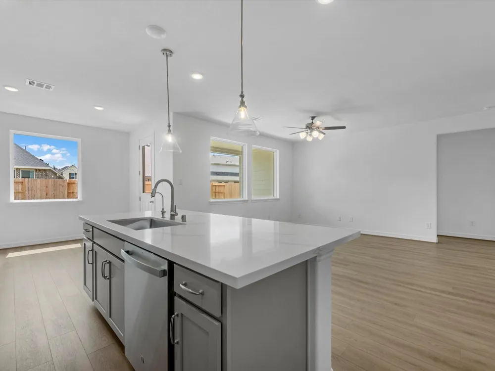 7807 Topaz Ridge Drive Angleton, TX 77515