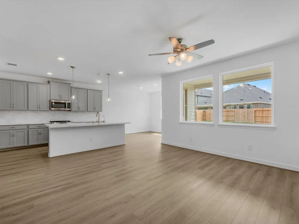 7807 Topaz Ridge Drive Angleton, TX 77515