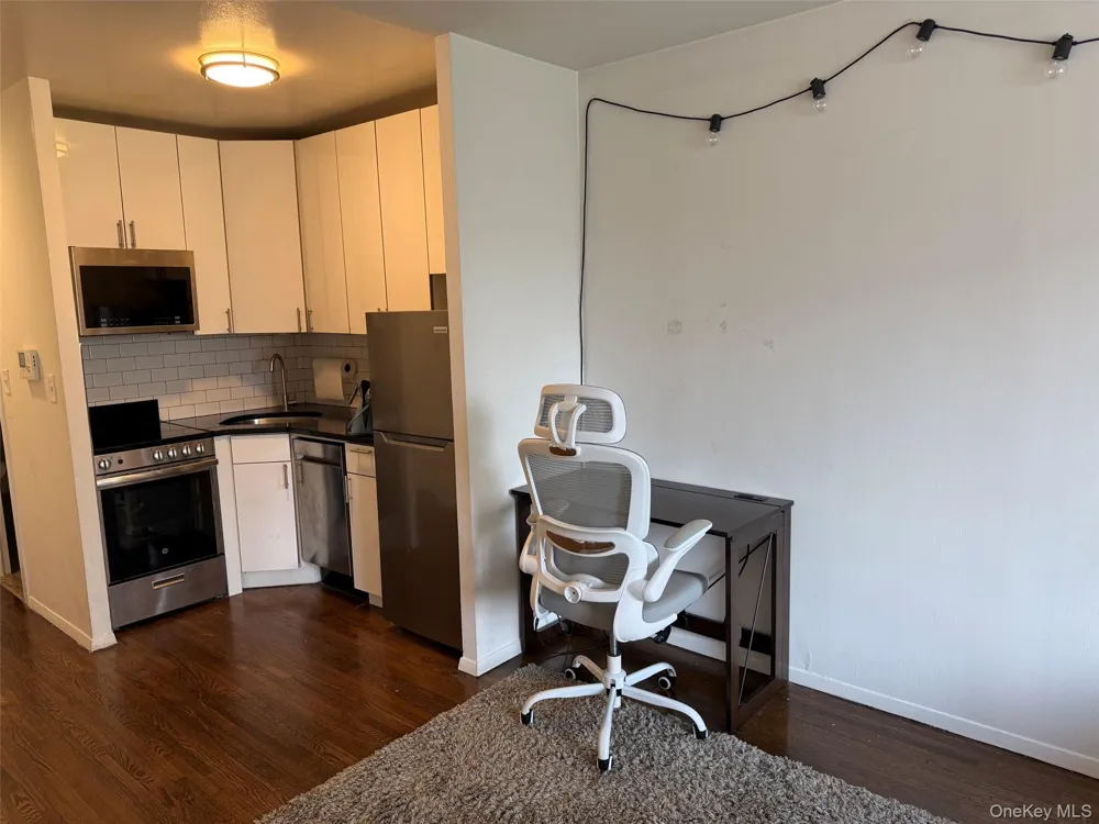 239 E 10th Street #4B New York (Manhattan), NY 10003