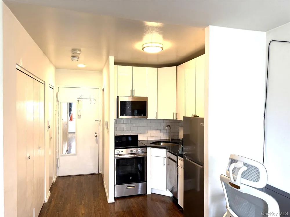 239 E 10th Street #4B New York (Manhattan), NY 10003