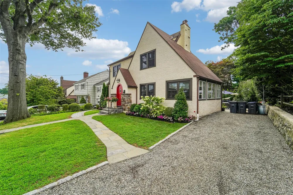 7 Parkview Court White Plains, NY 10603