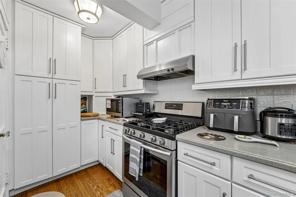 7 Parkview Court White Plains, NY 10603