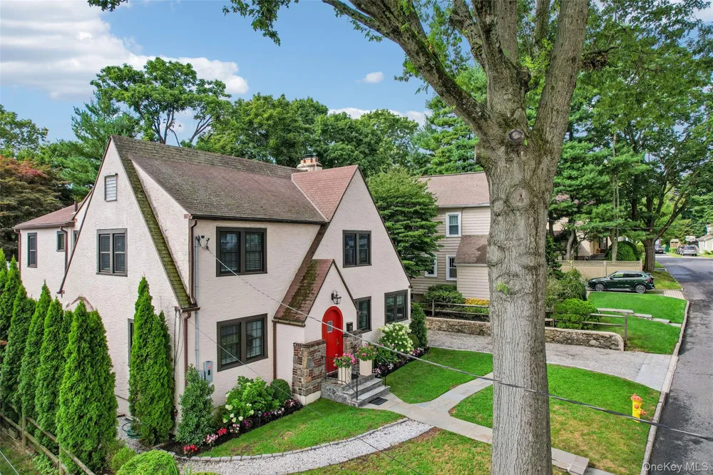 7 Parkview Court White Plains, NY 10603