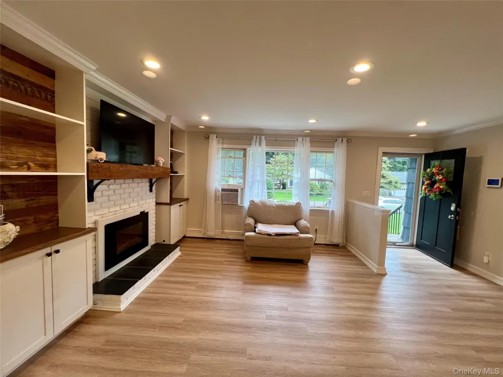 30 Marbeth Circle Miller Place, NY 11764