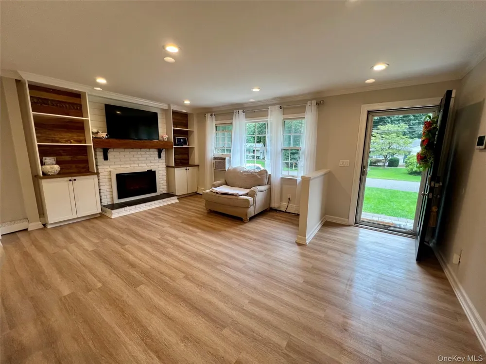 30 Marbeth Circle Miller Place, NY 11764
