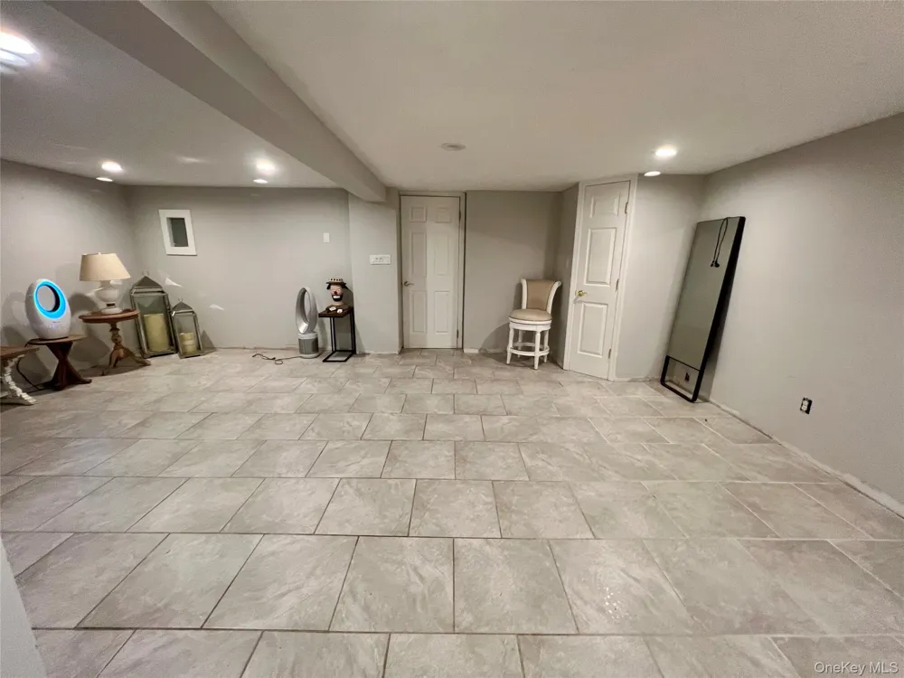30 Marbeth Circle Miller Place, NY 11764