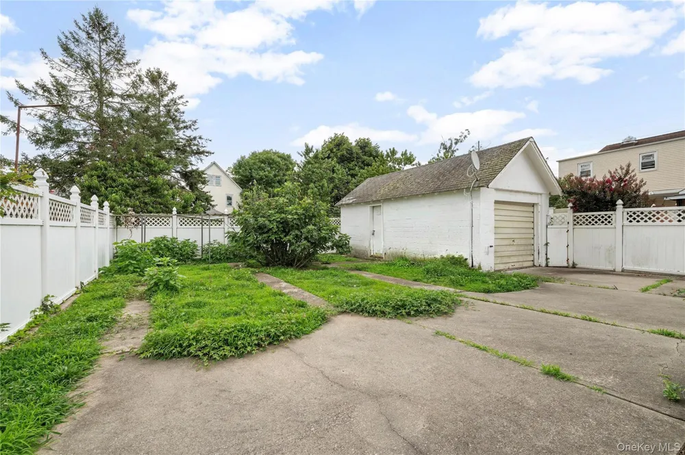214 Avery Place Cedarhurst, NY 11516